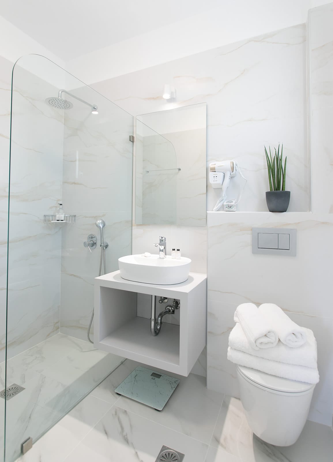 Family Apartment with Partial Sea view