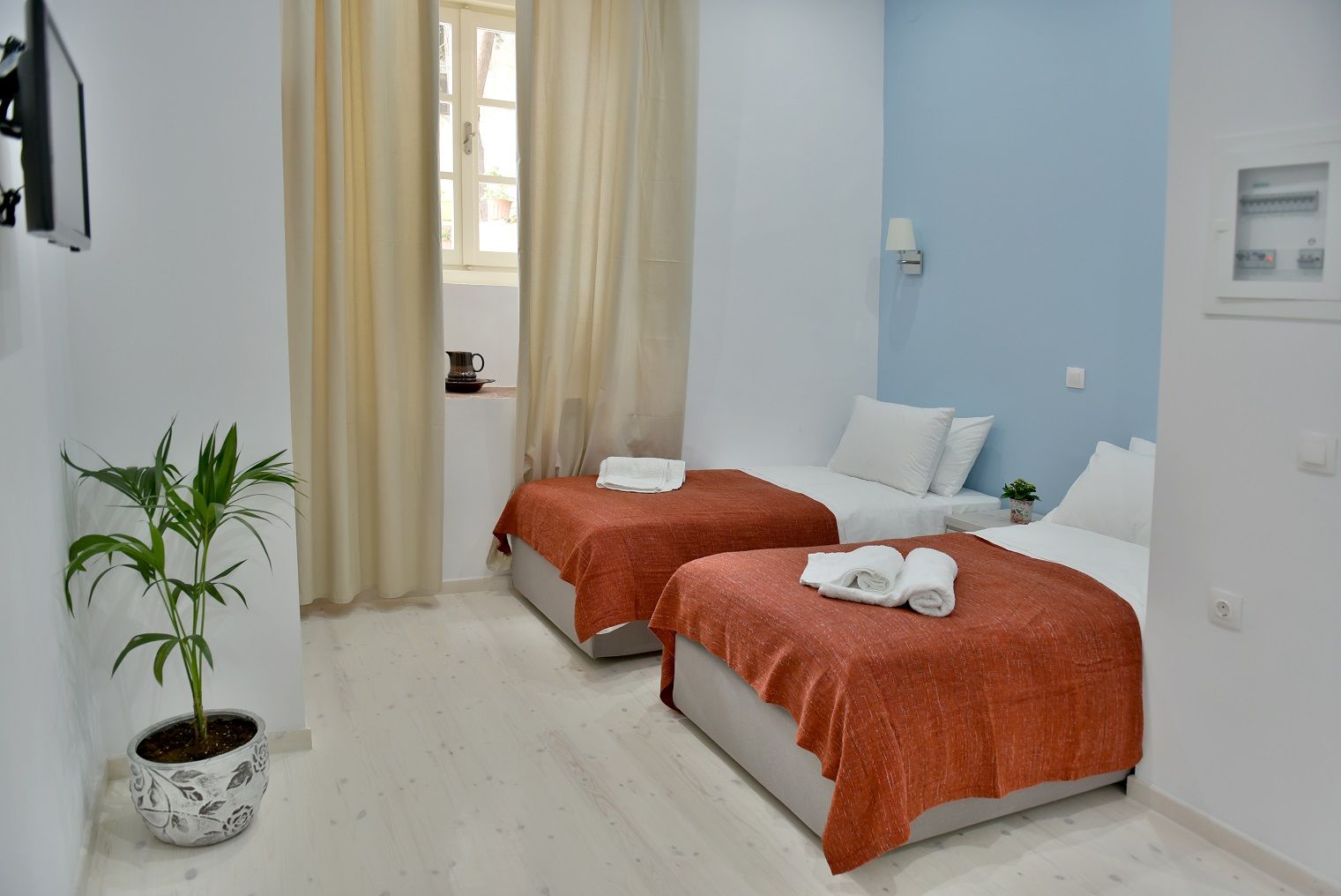 Standard Twin/Triple with Yard View