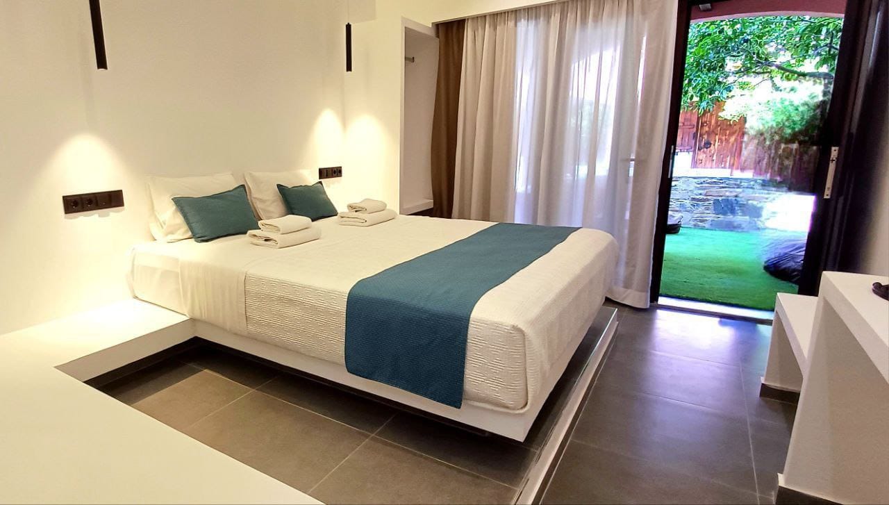 SUPERIOR ROOM GARDEN OR POOL VIEW