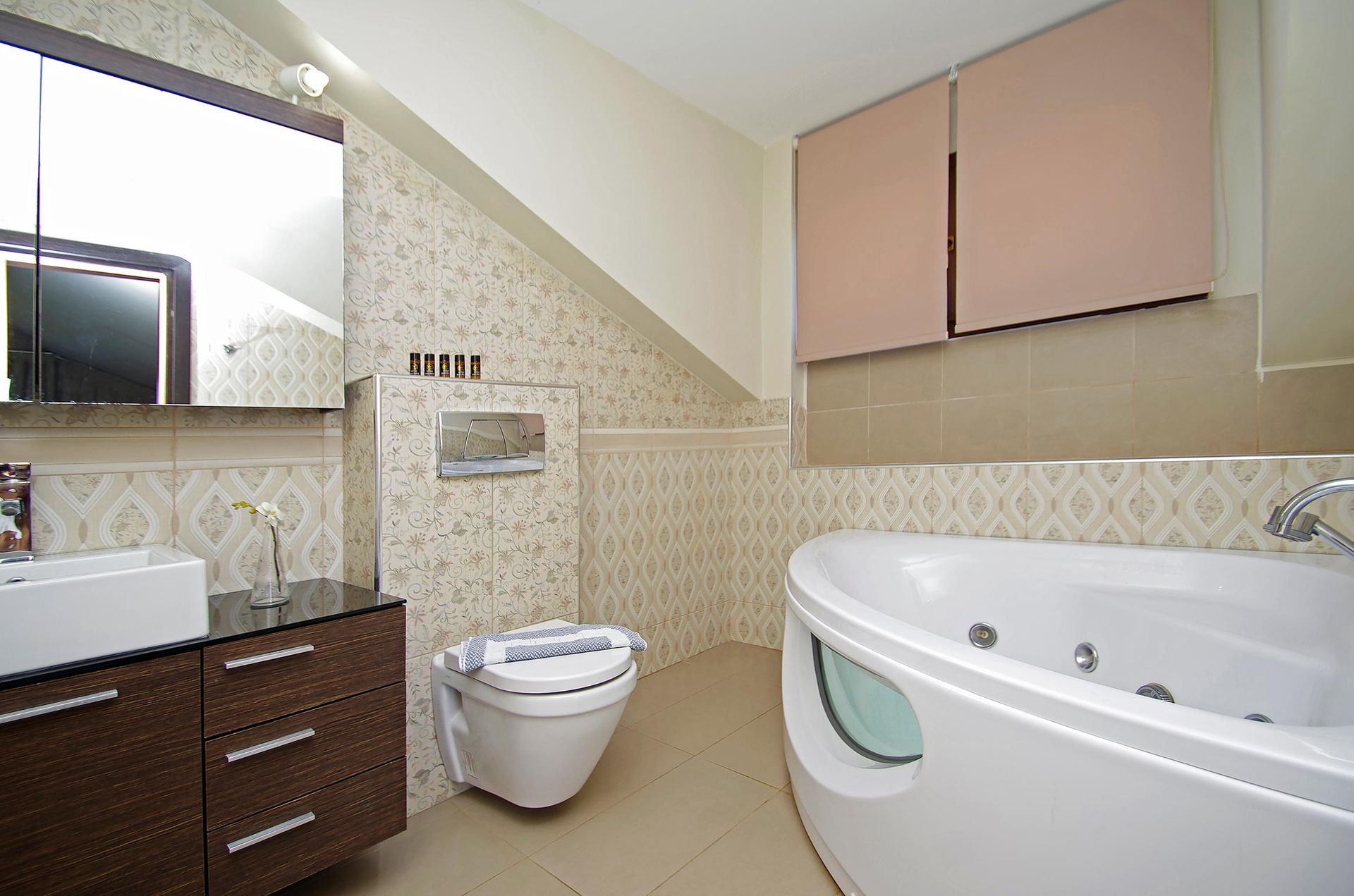 Deluxe Suite with Jacuzzi