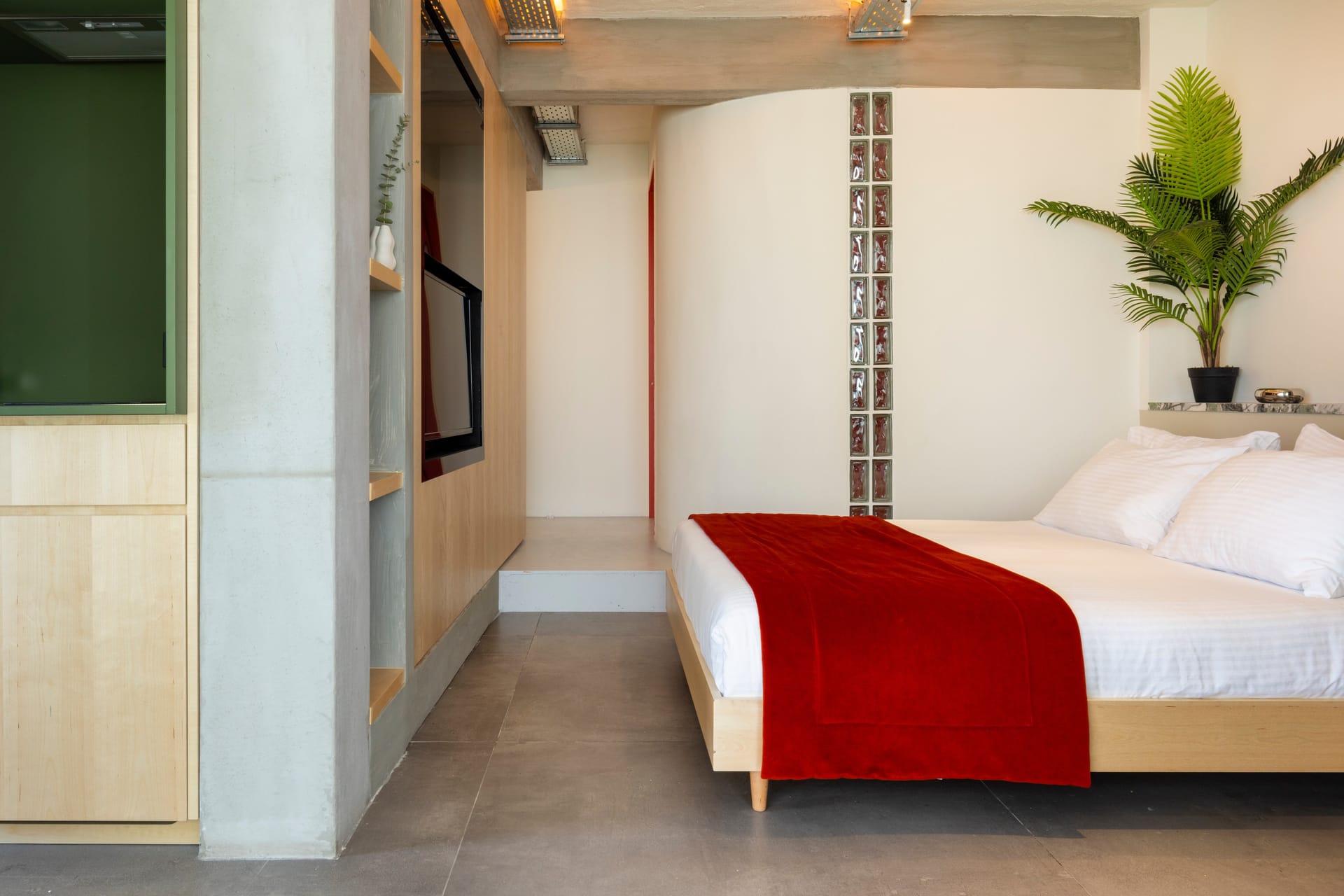 Pumbaa- Penthouse Suite with Hot tub