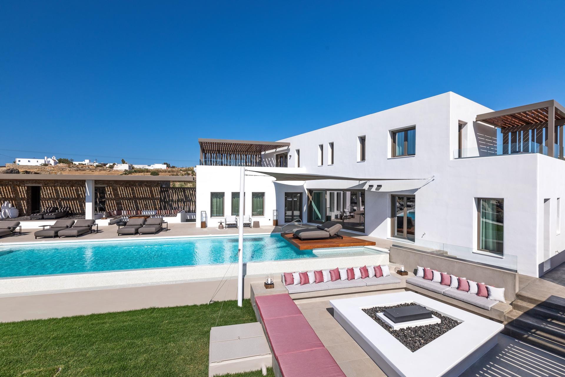 Scarlet Villa