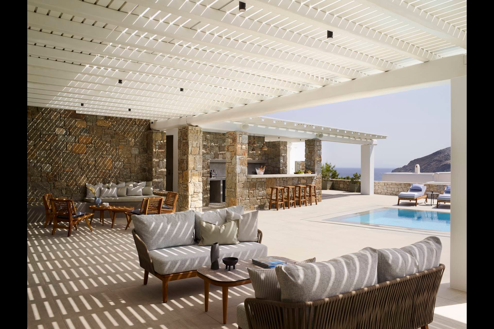 Nina Villa