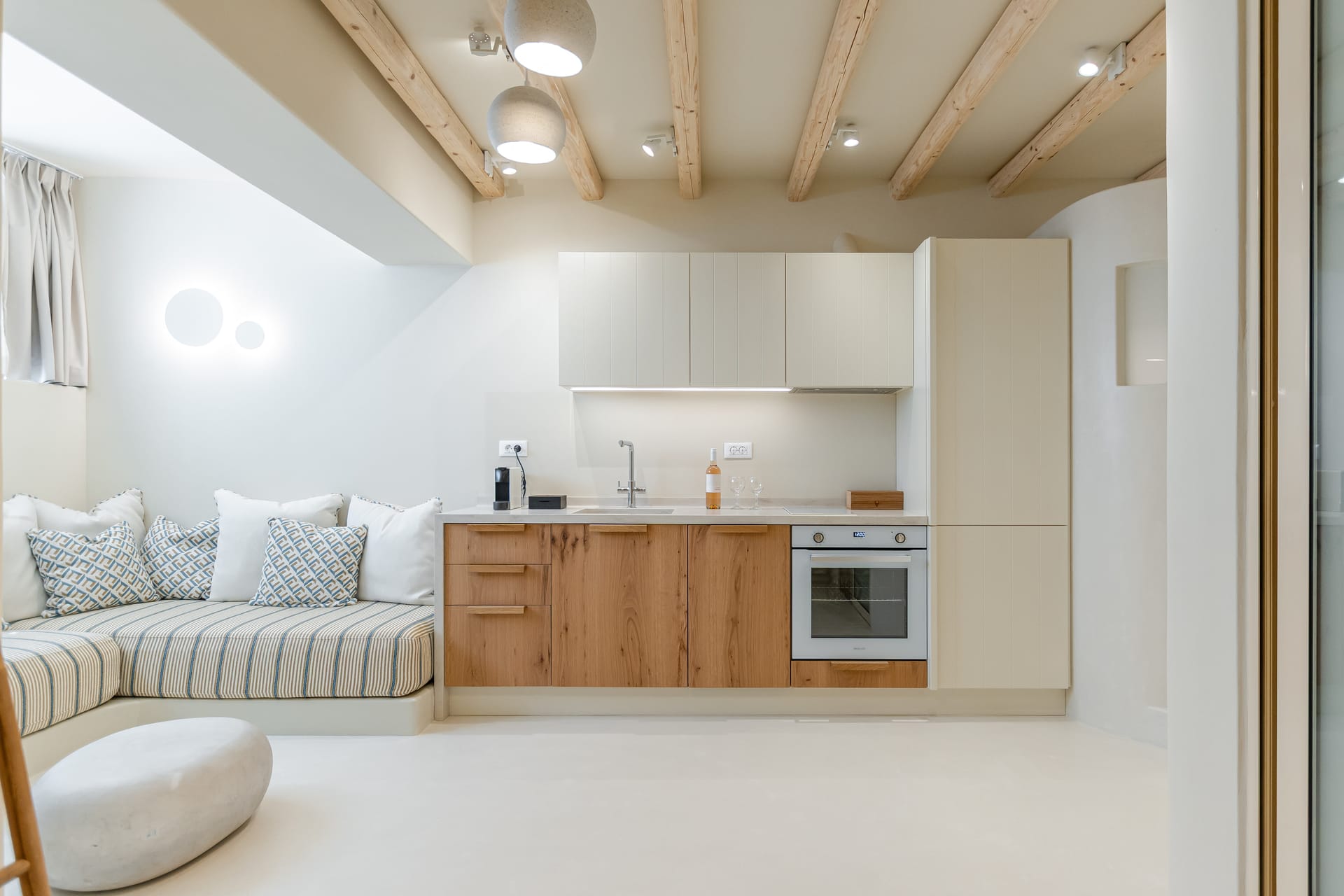 Deluxe Semi-Basement Apartment