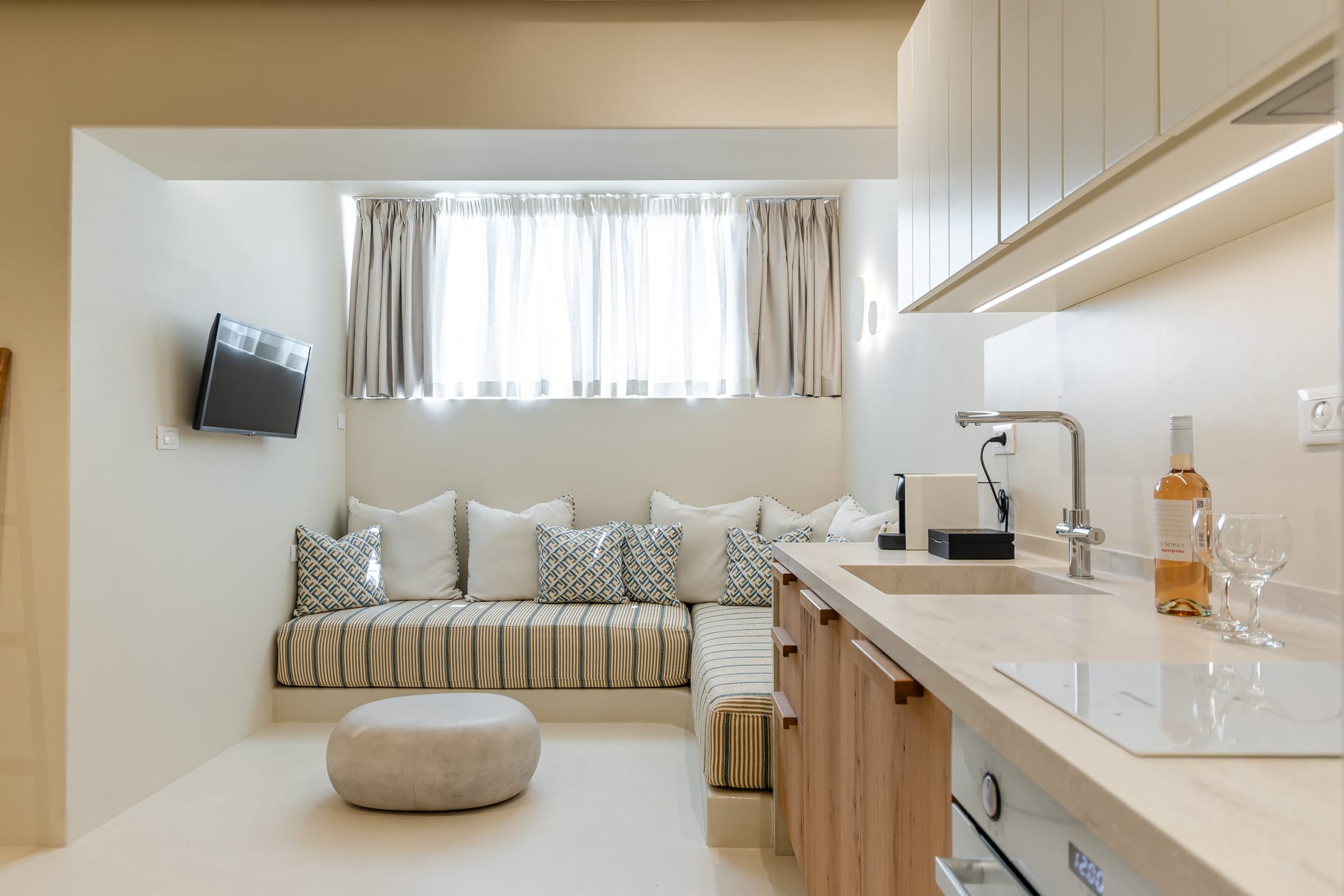 Deluxe Semi-Basement Apartment