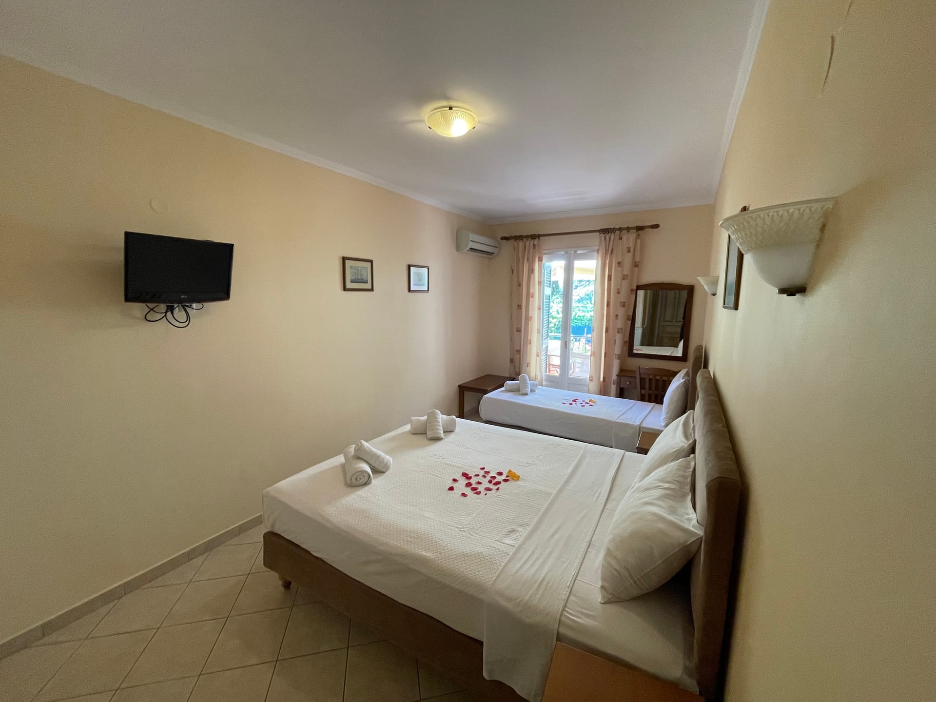 Double Room Mountain View with extra bed