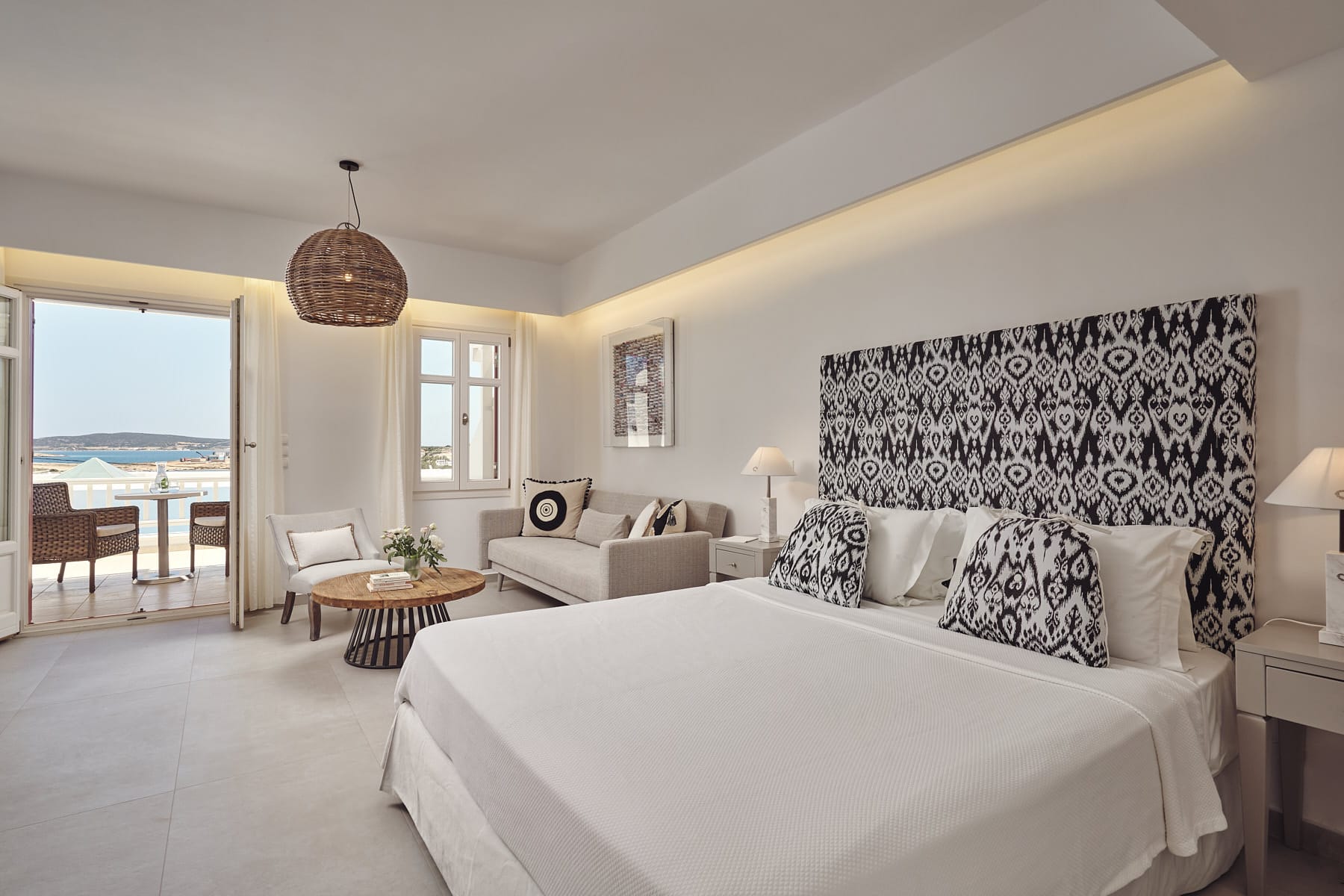 Deluxe Suite with Sea View and Hot Tub