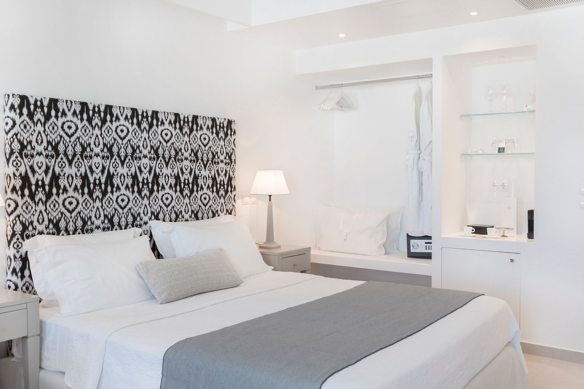 Deluxe Suite with Sea View and Hot Tub