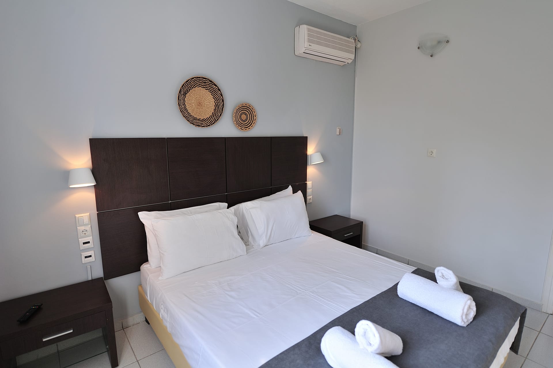 Friends &amp; Family Side Sea View