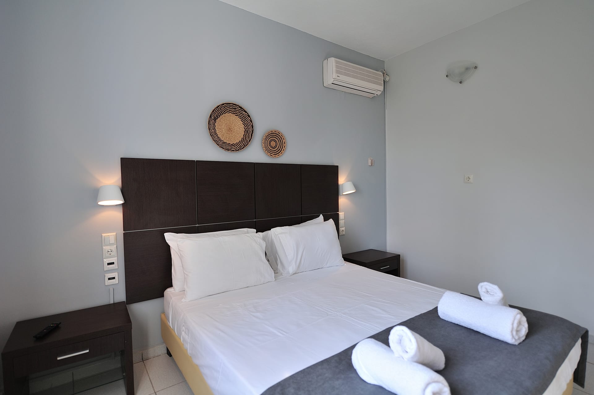 Friends &amp; Family Side Sea View