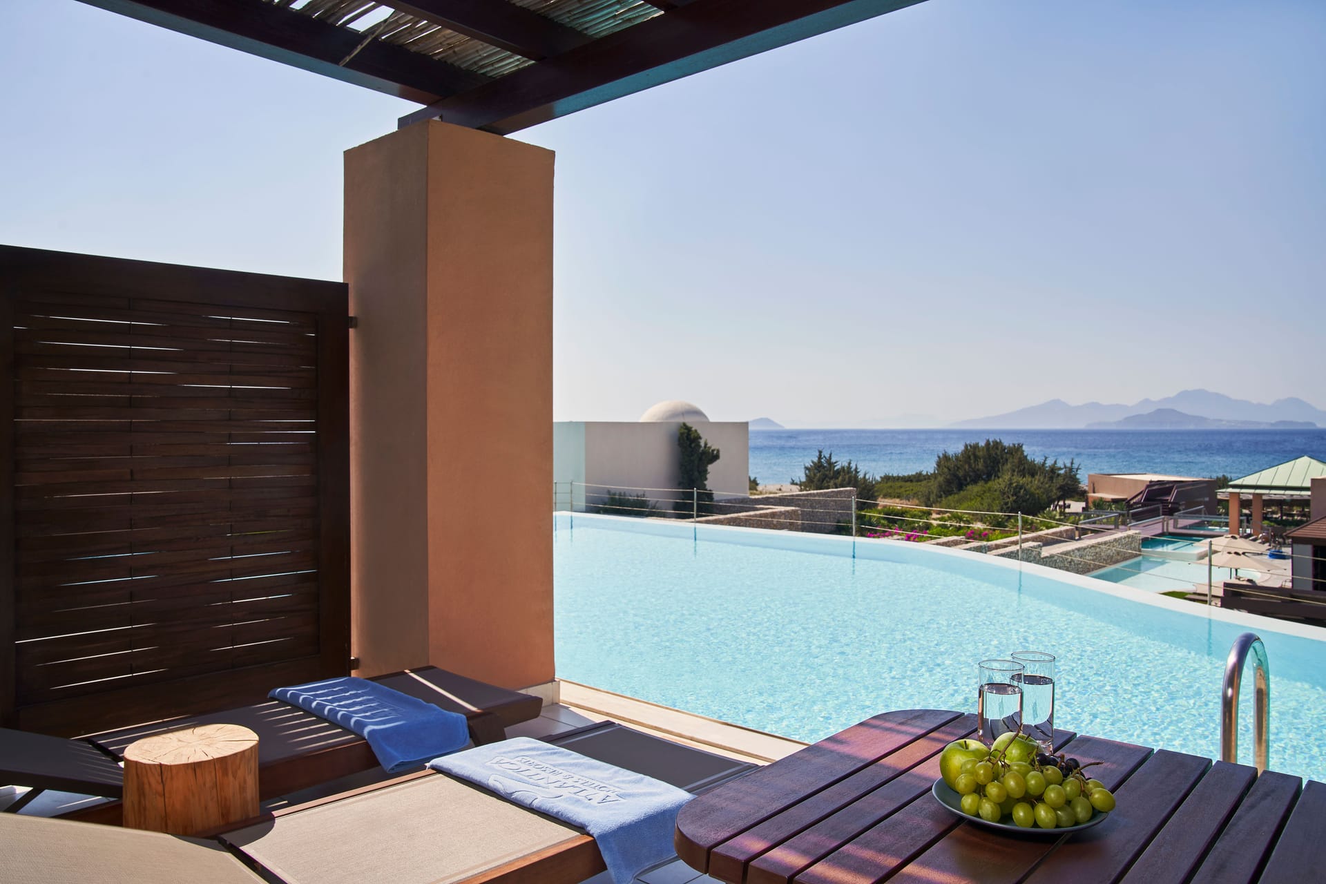 Twin / Double Room Swim Up Sea View