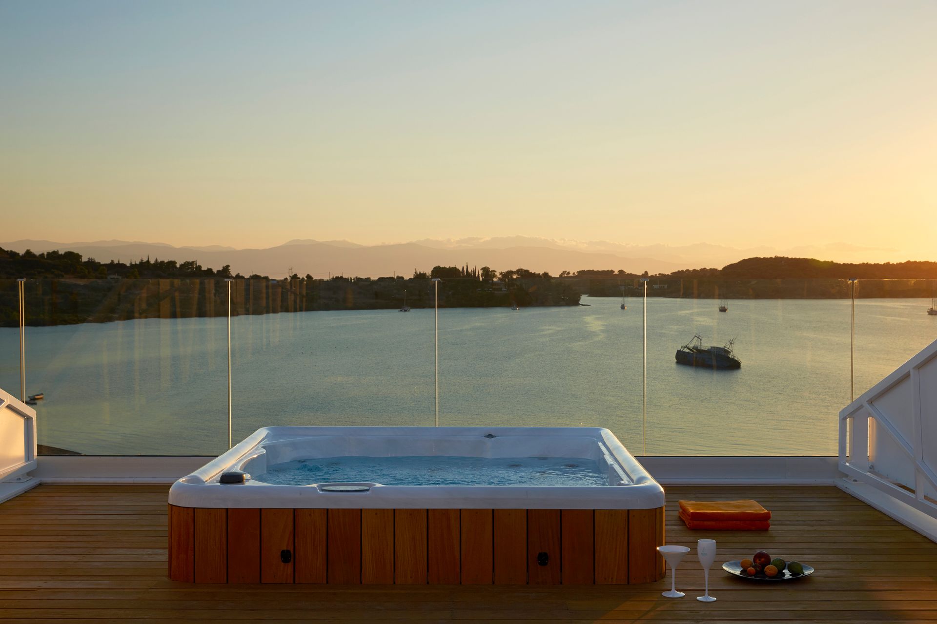 Ultra Roof Top Suite with Jacuzzi & Sea View