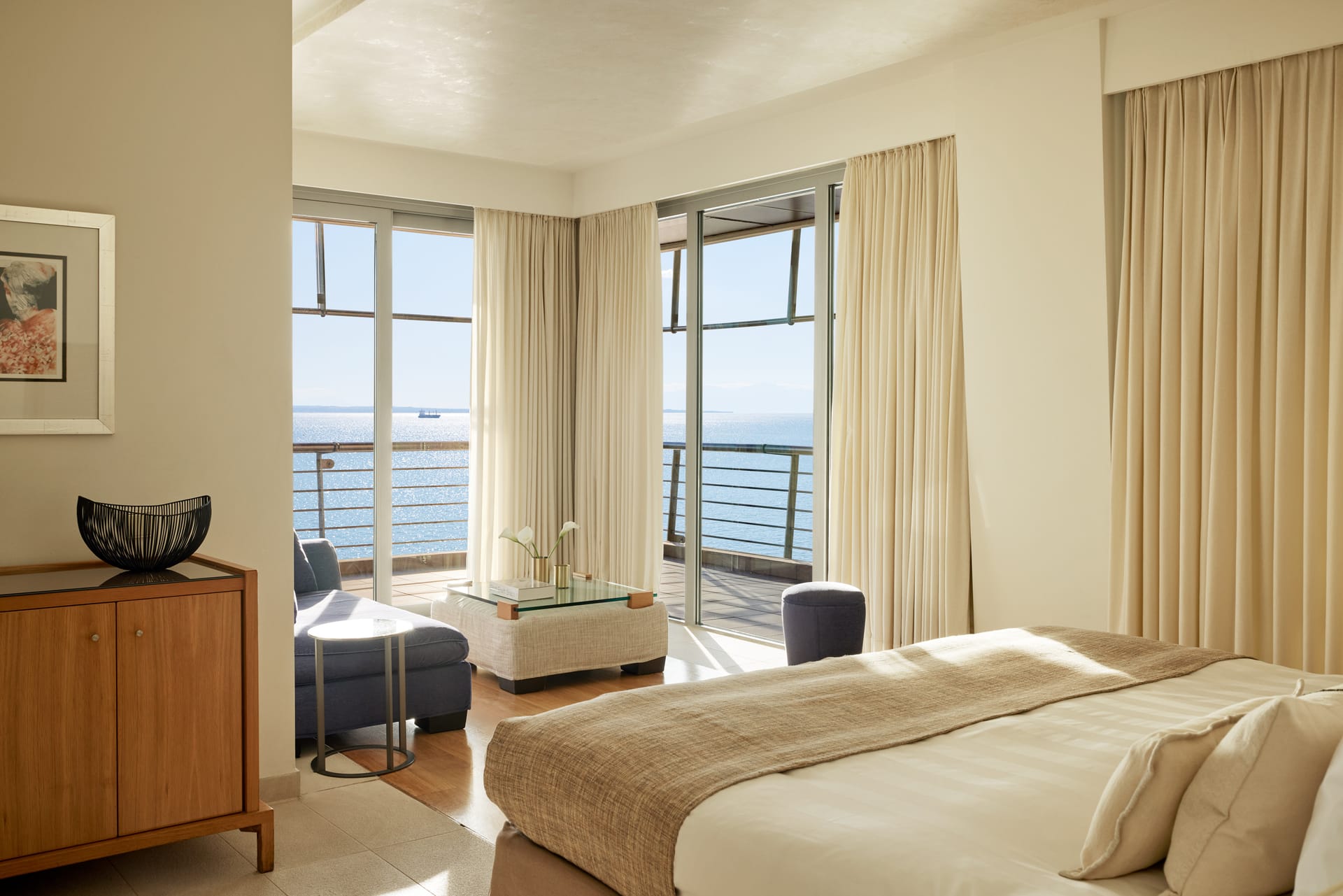 Deluxe Junior Suite - Front Sea View [35-42 m²]