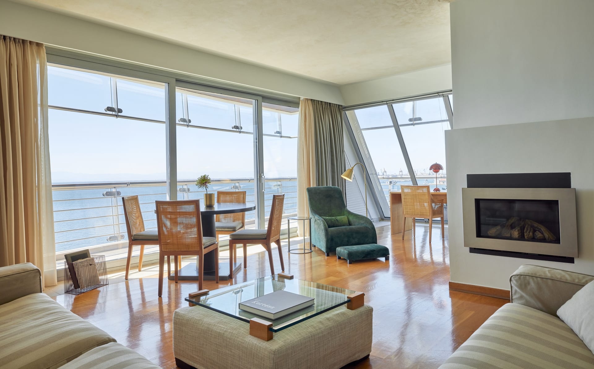Daios Luxury Living Suite - Front Sea View [100 – 110 m²]