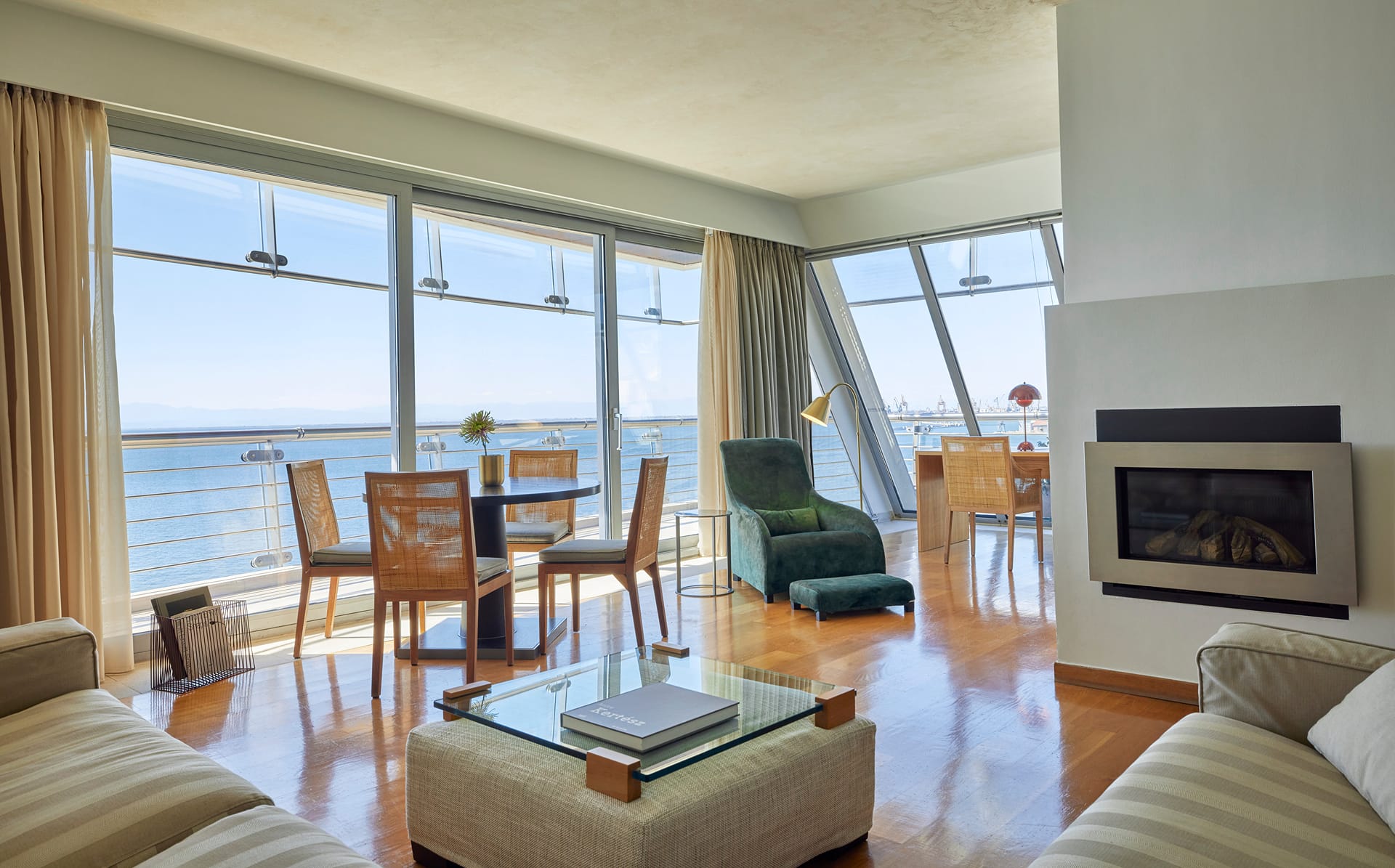 Daios Luxury Living Suite Front Sea View 100-110m²