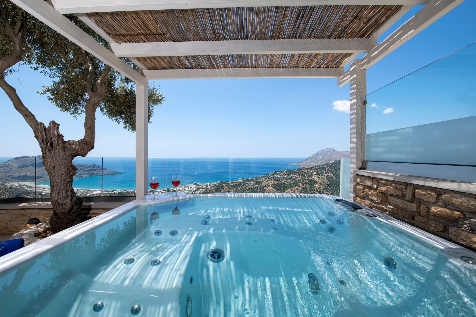 Cretan House with Panoramic View &amp; Jetted Tub