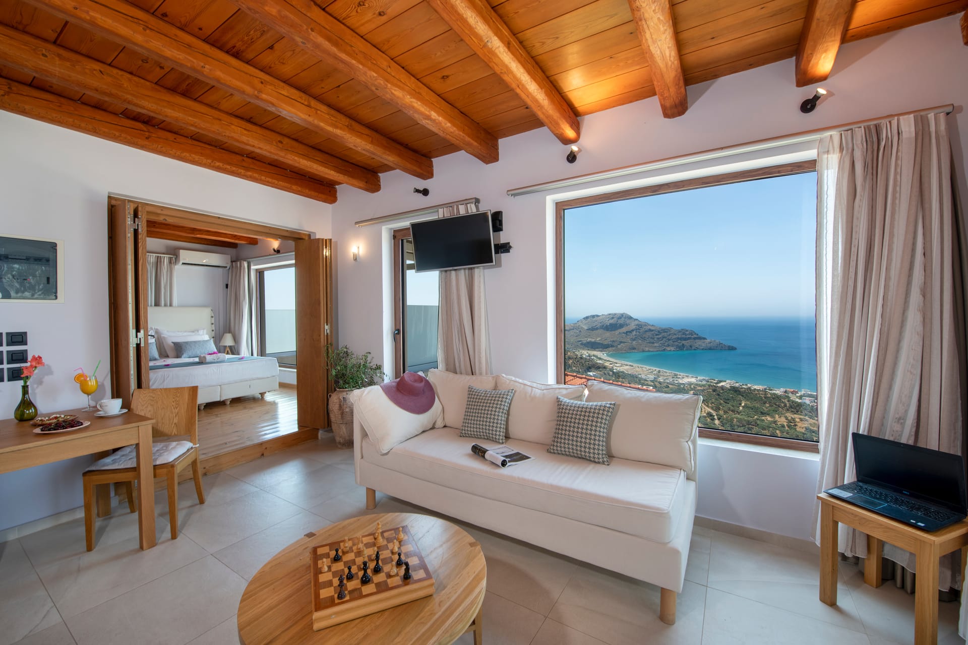 Cretan House with Panoramic View &amp; Jetted Tub