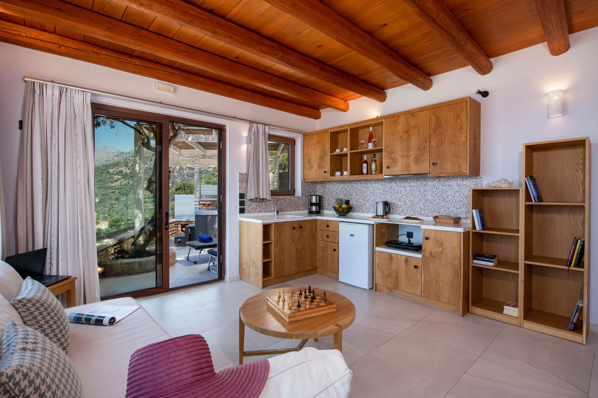 Cretan House with Panoramic View &amp; Jetted Tub