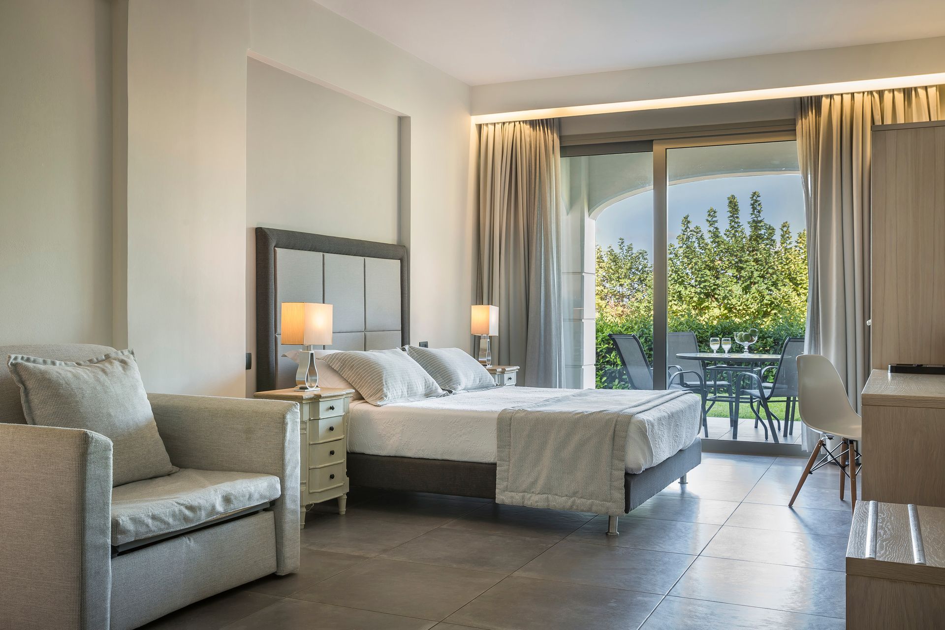 LUXURY DOUBLE GUESTROOM