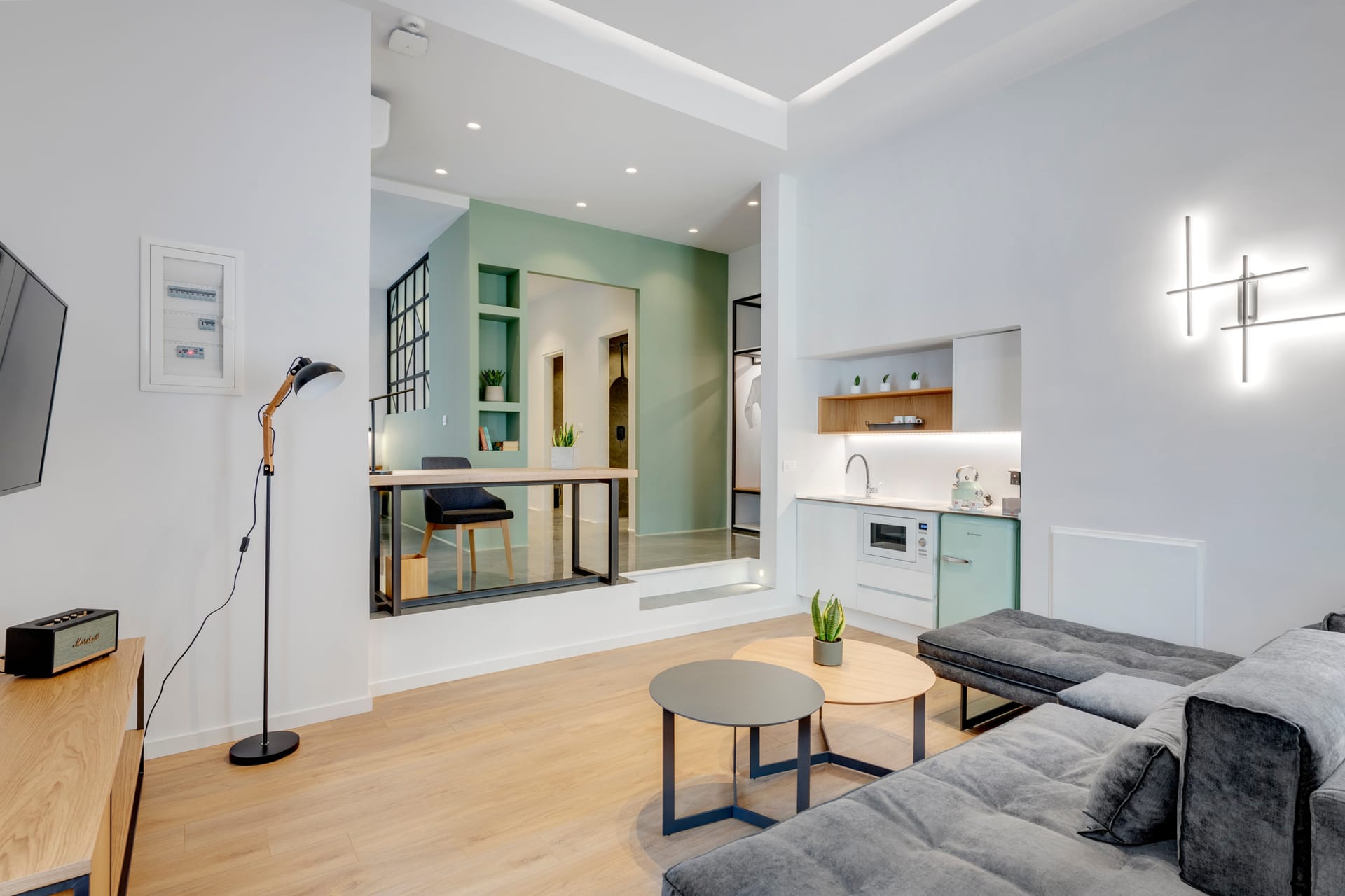 1826 Superior Apartment