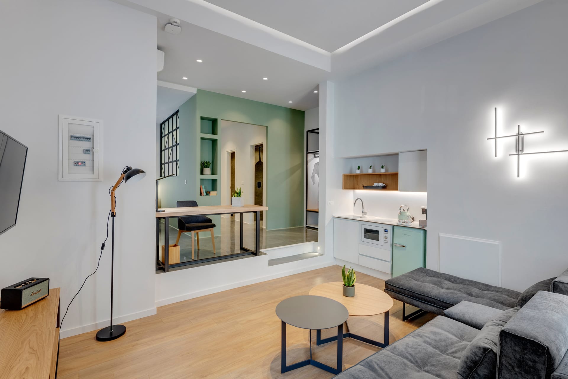 1826 Superior Apartment