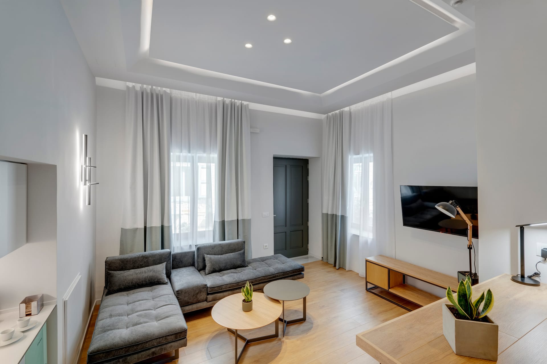 1826 Superior Apartment