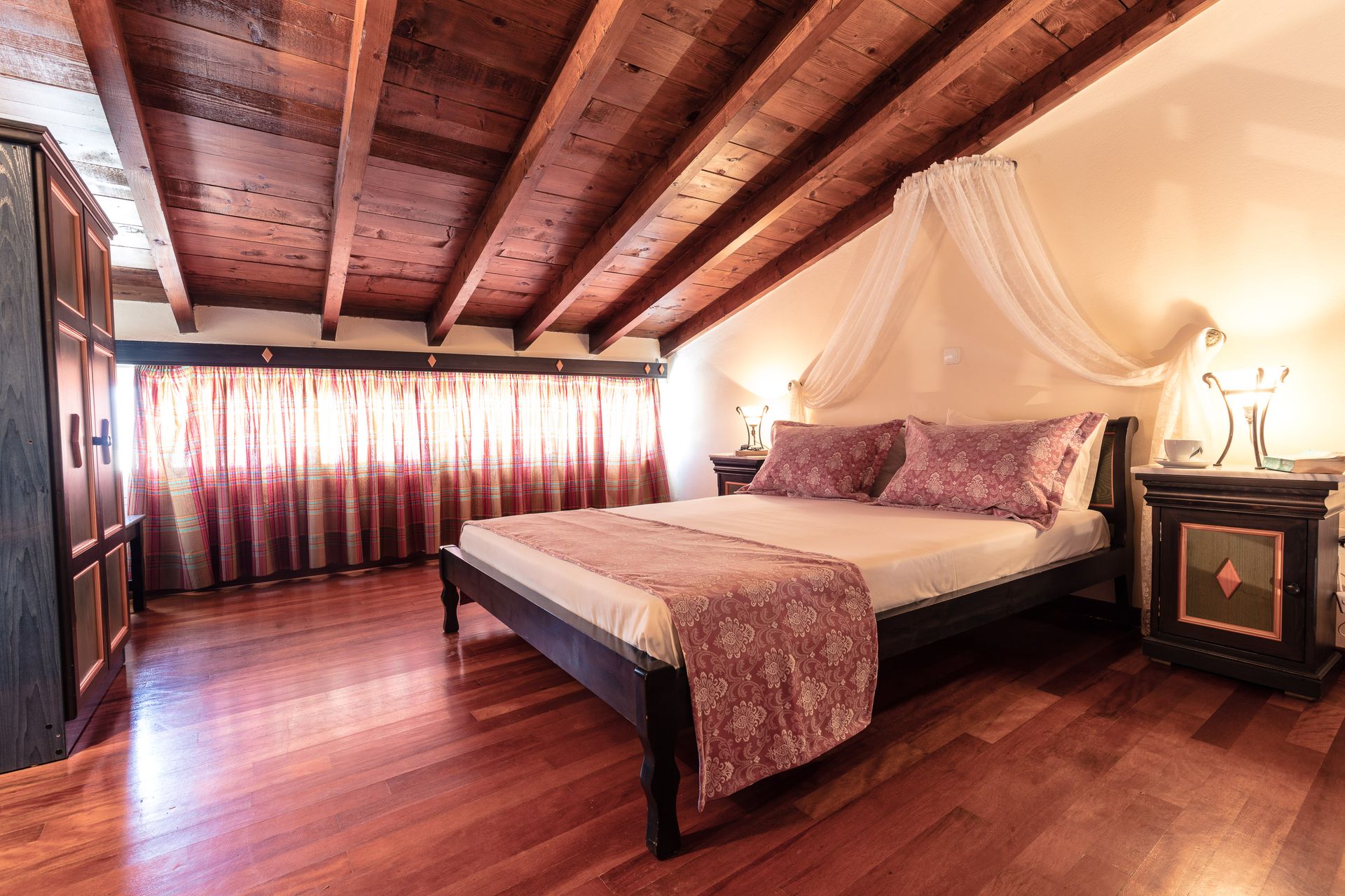 One Bedroom Apartment with Mountain View – Split Level