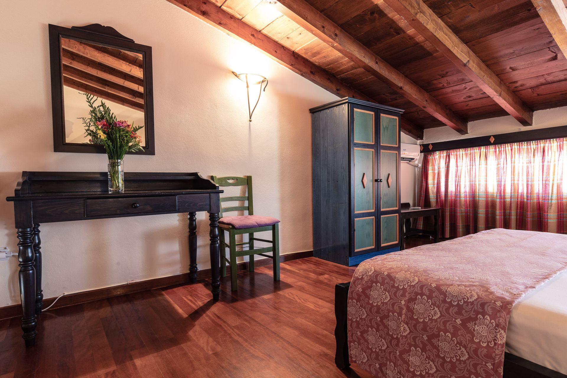 One Bedroom Apartment with Mountain View – Split Level