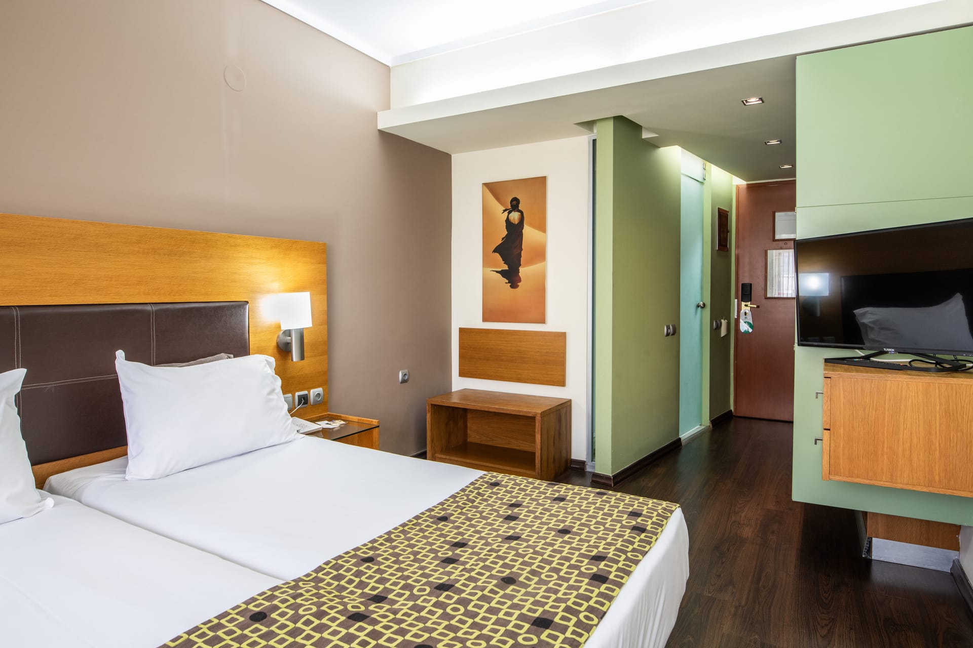 Connecting Elegant Room