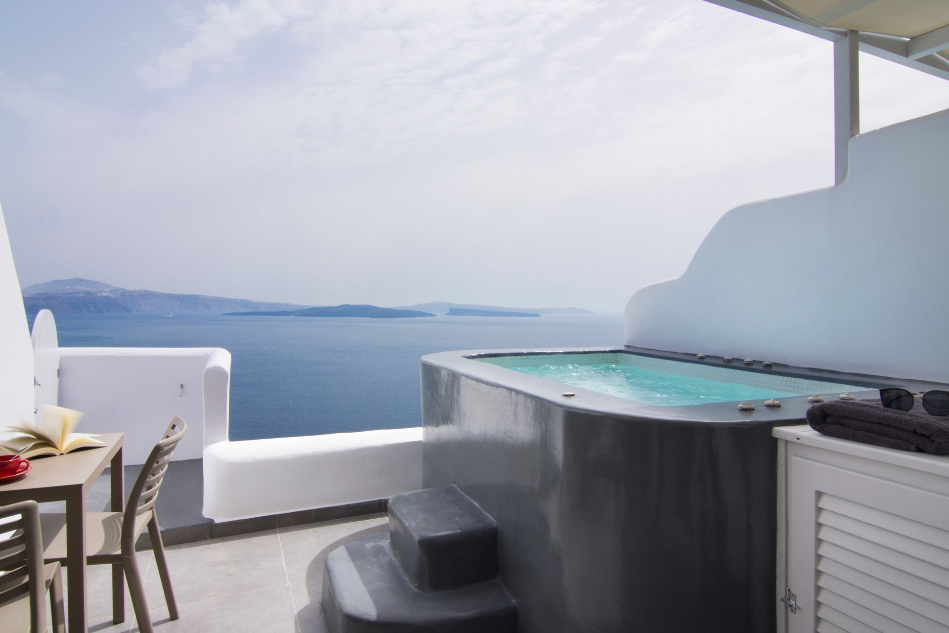 Pure Suite with Private Hot Tub & Caldera View