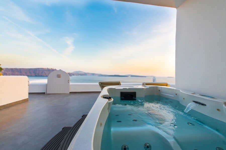 Pure Suite with Private Hot Tub &amp; Caldera View
