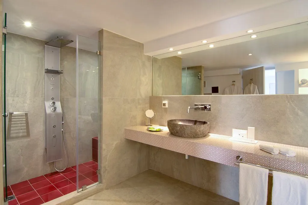 Pure Suite with Private Hot Tub & Caldera View