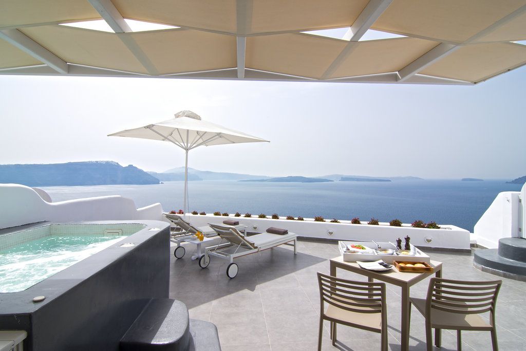 Absolute Suite with Private Hot Tub &amp; Caldera View