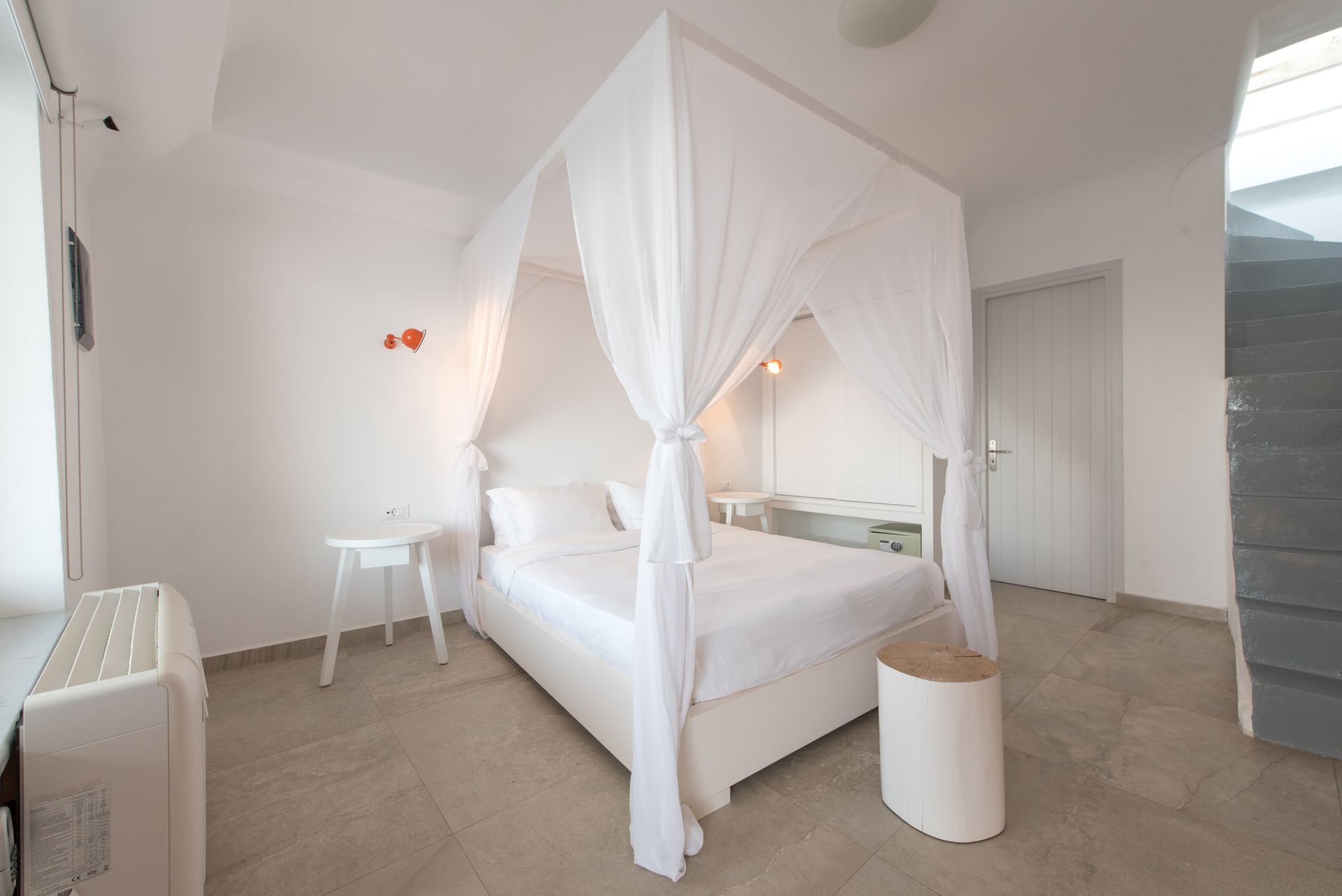 Honeymoon Suite with Outdoor Heated Pool and caldera view