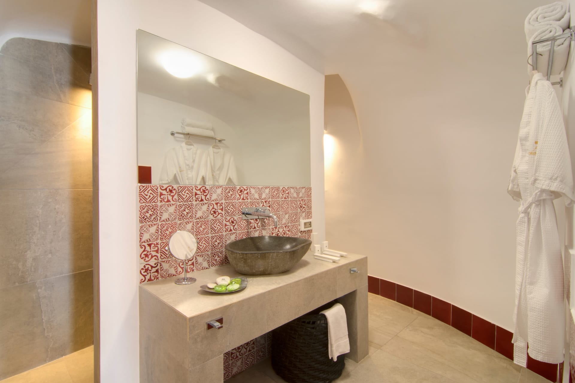 Grand Suite with Private Pool &amp; Caldera View