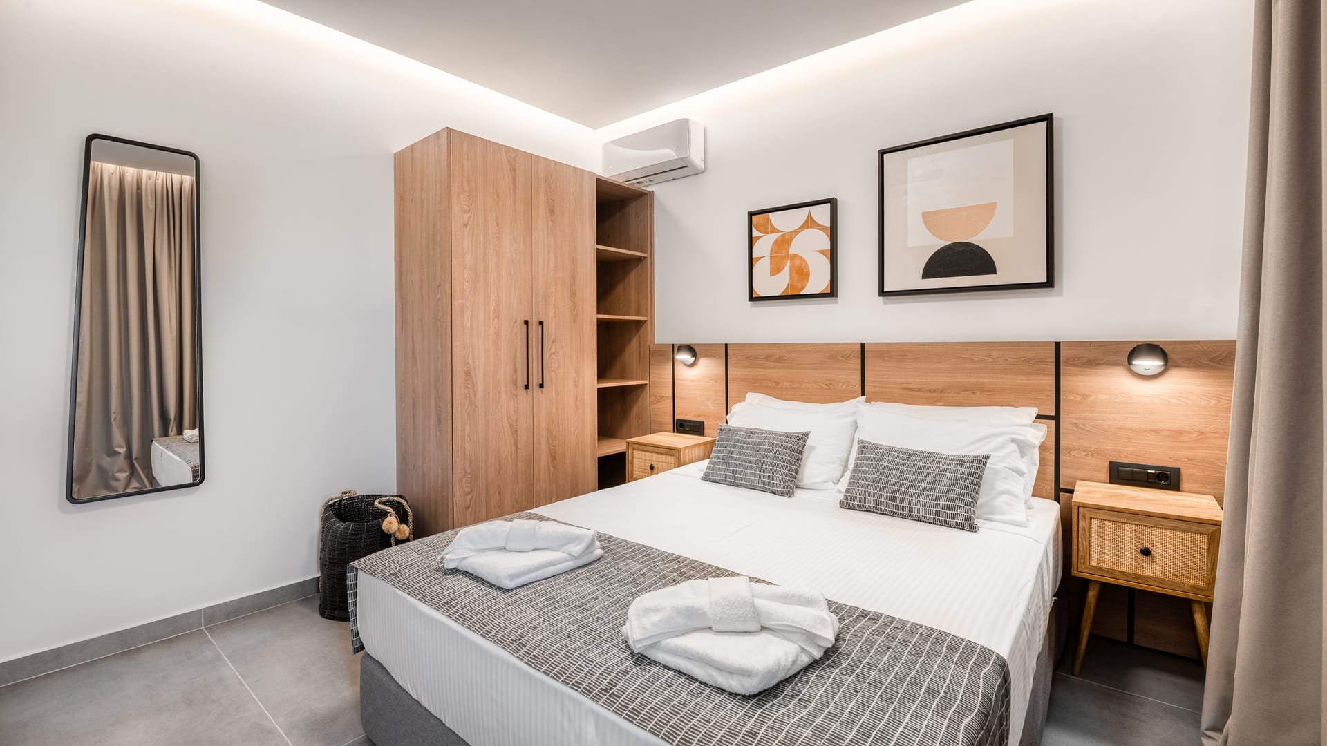 1 Bedroom Suite with Outdoor Hot Τub
