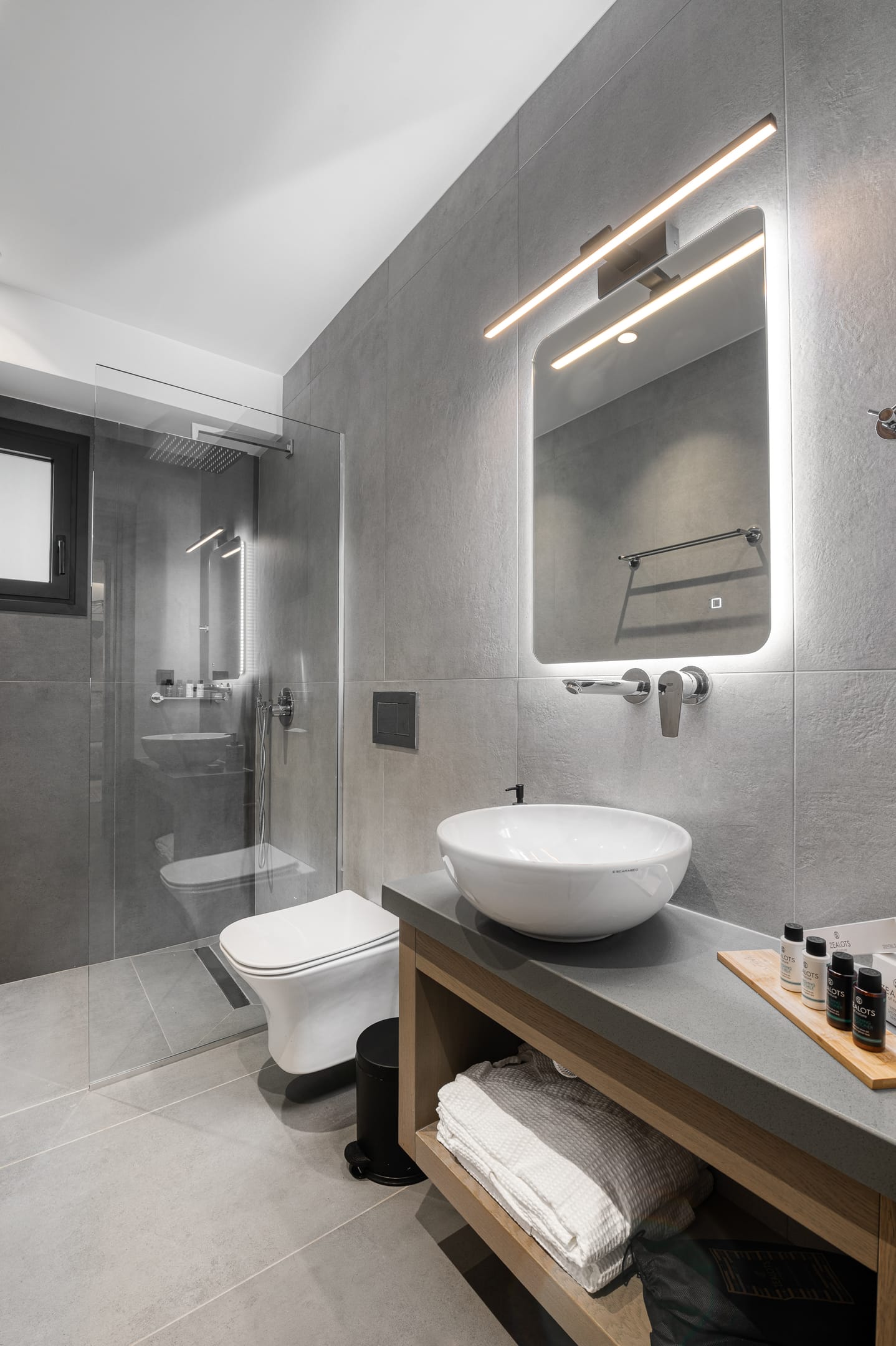 1 Bedroom Suite with Outdoor Hot Τub