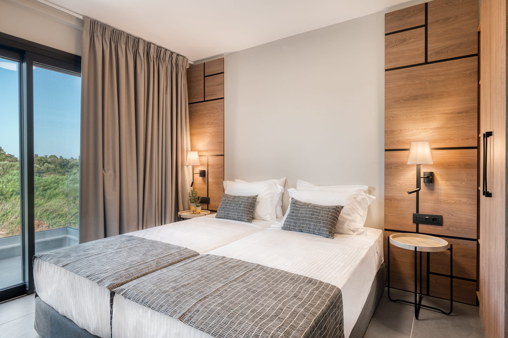 2 Bedroom Maisonettes with Swim-Up Pool