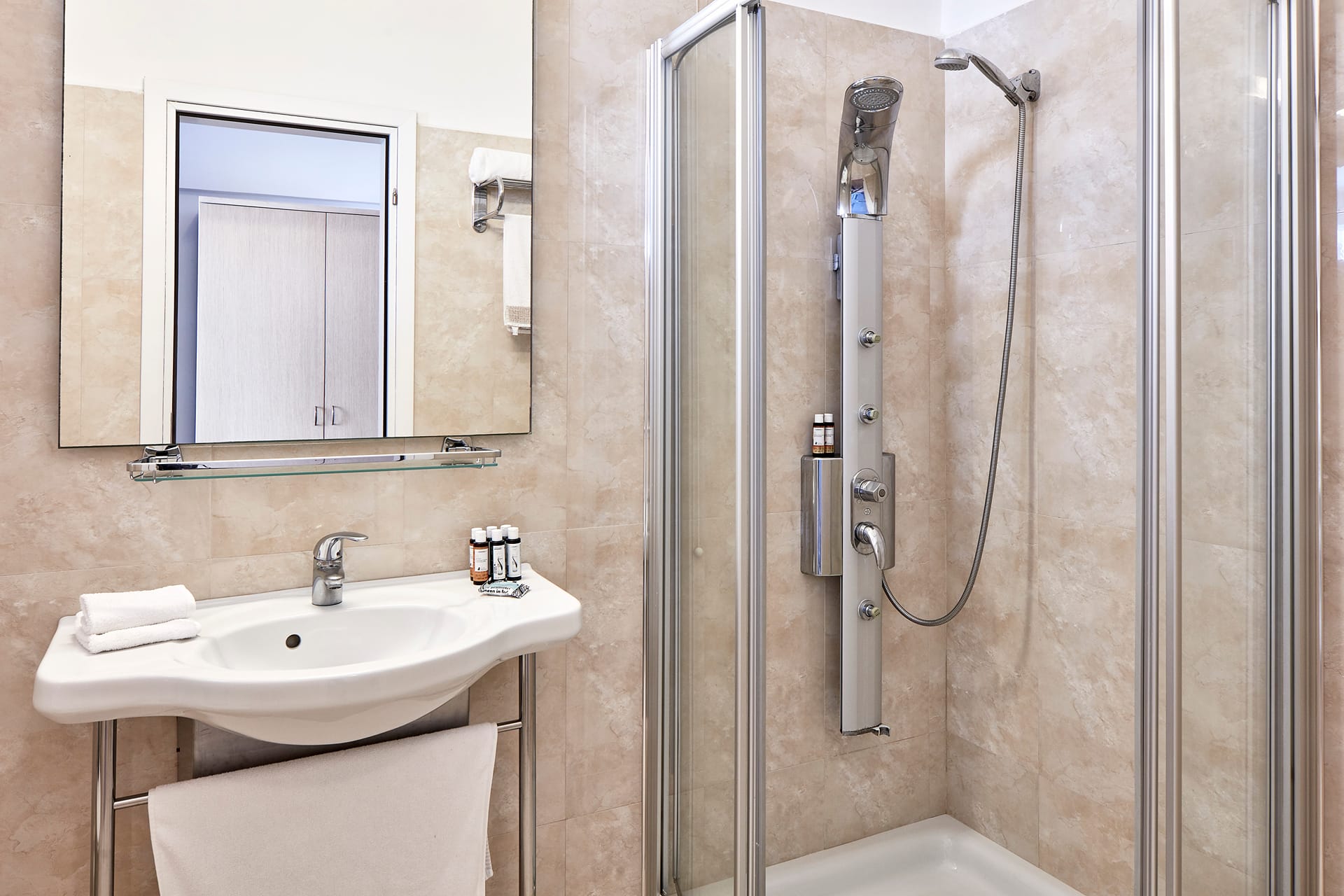Double Room with Partial Sea View Max 3 persons | Upper Floor | 25 s.m