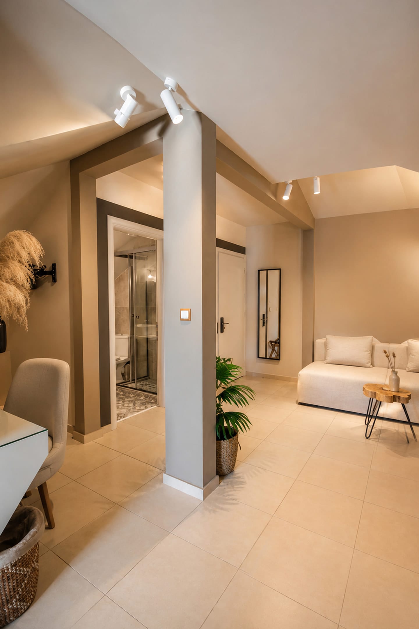 Attic Deluxe Suite