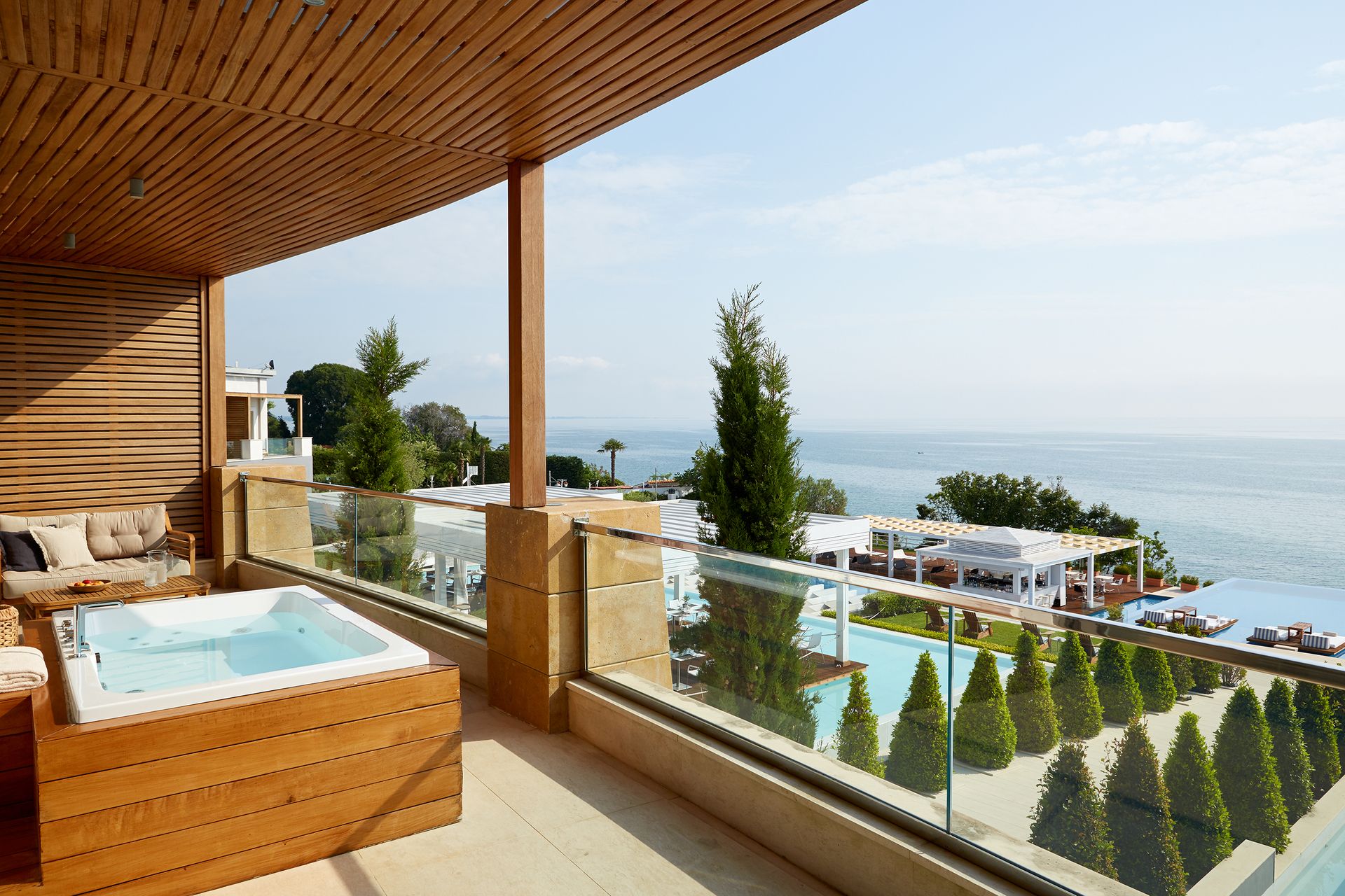 Deluxe Suite SV Hot Tub