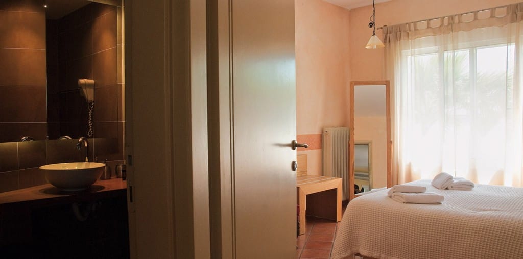 Superior suite with side sea view