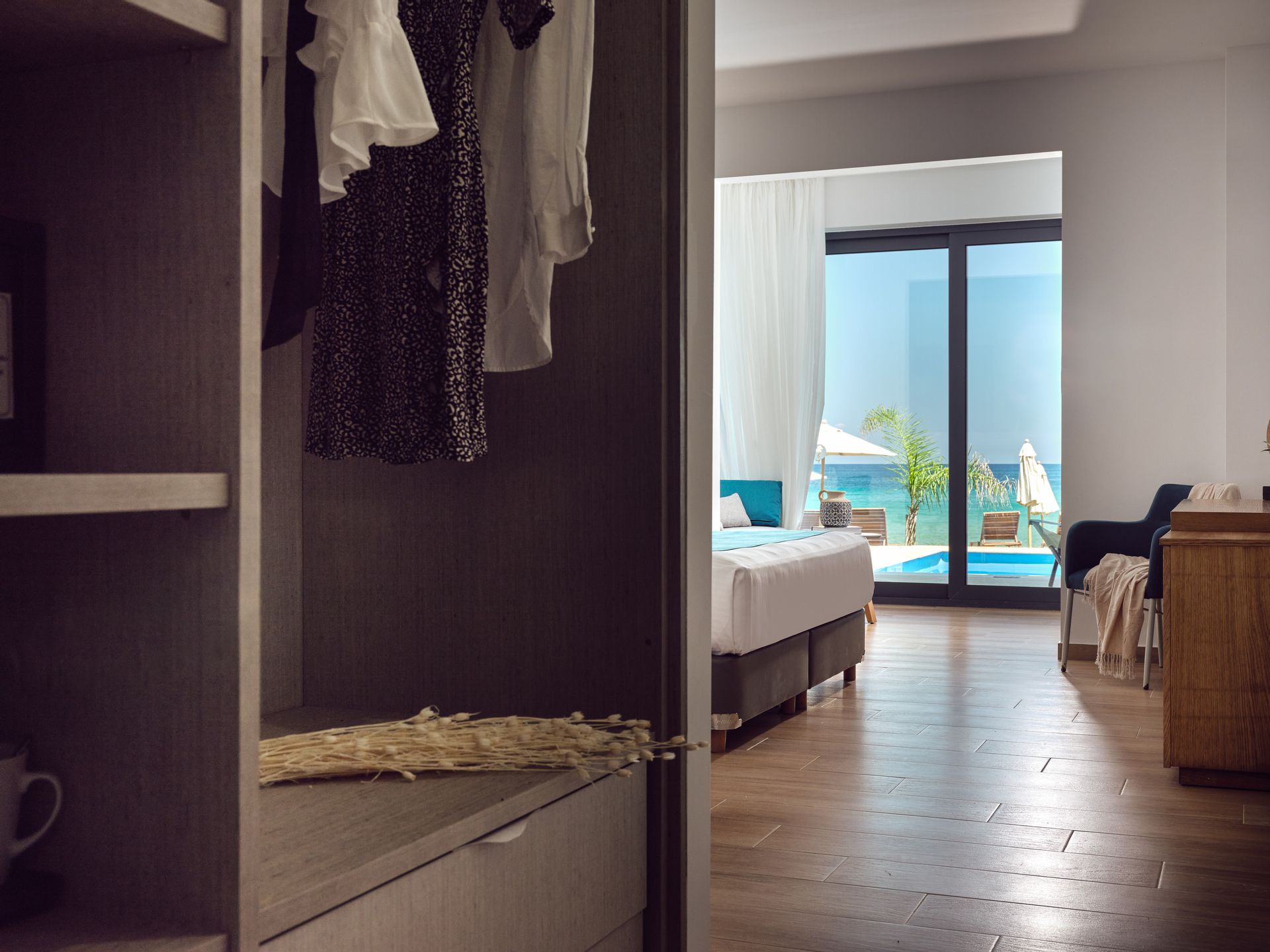 SeaSide Honeymoon suite with Private Pool-Euphoria