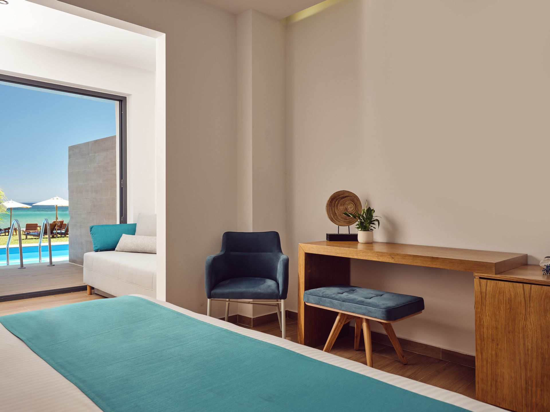 SeaSide Honeymoon suite with Private Pool-Euphoria