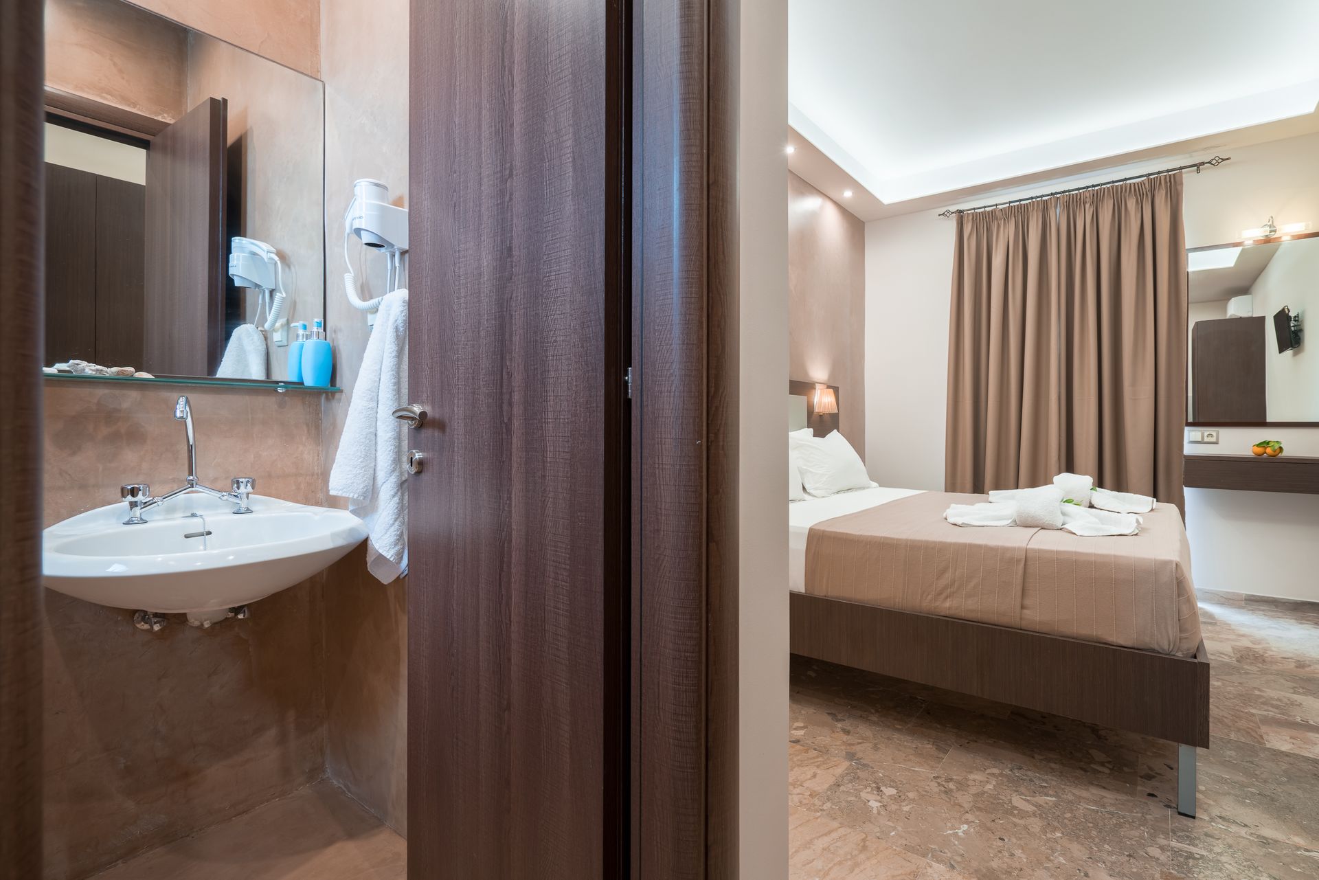 Deluxe Studio Pool View