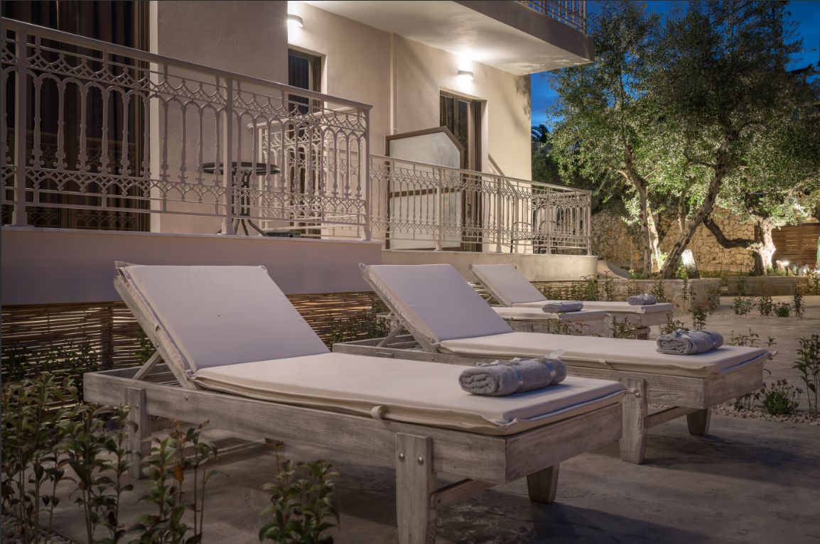 Deluxe Triple Studio