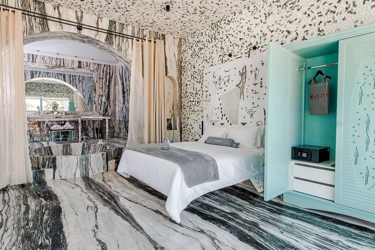Beachfront Suite
