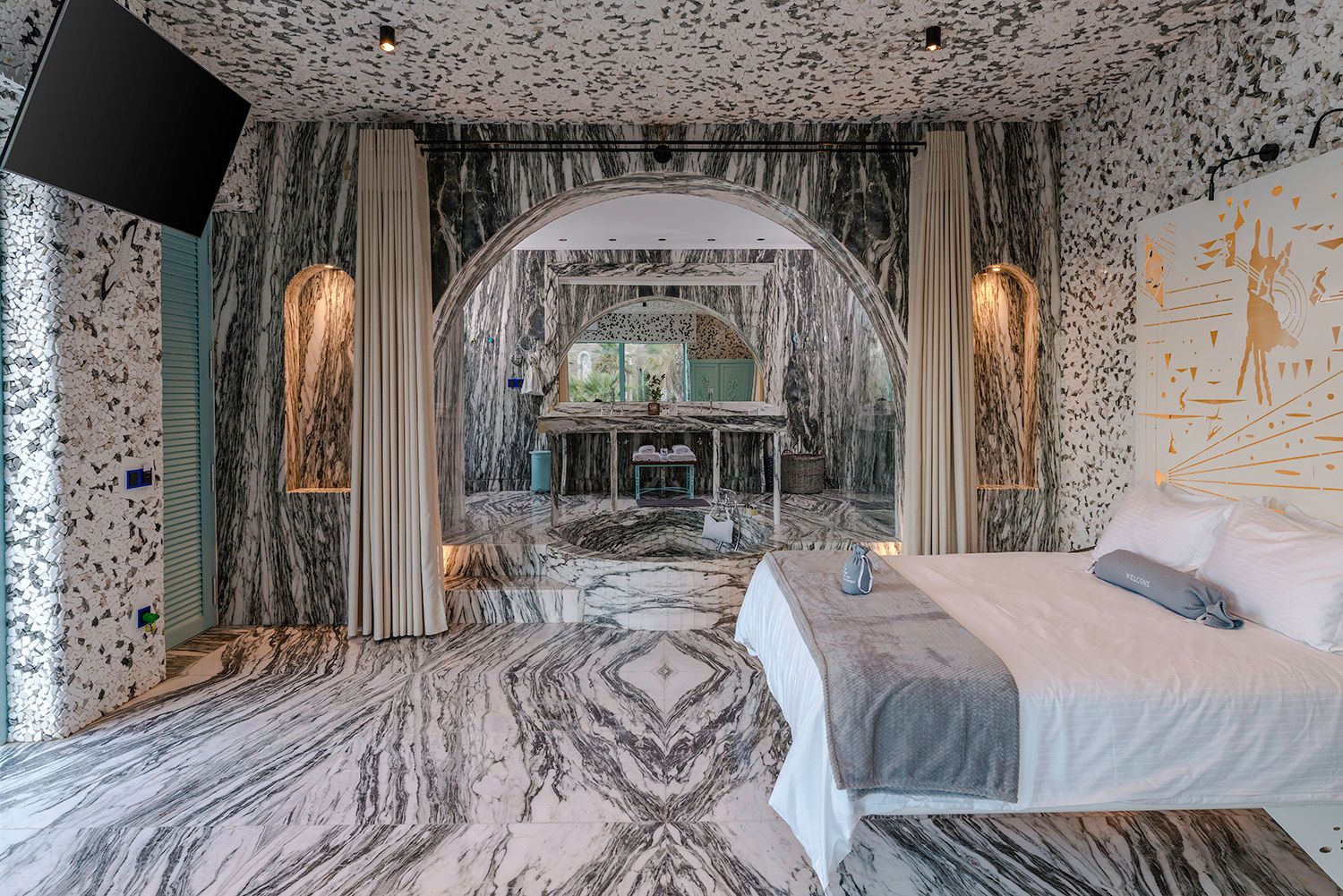 Honeymoon Suite