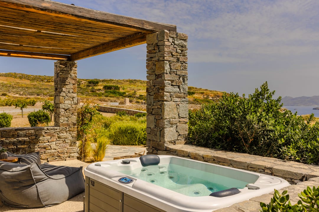 One Bedroom Comfort Suite Sea View with Hot Tub