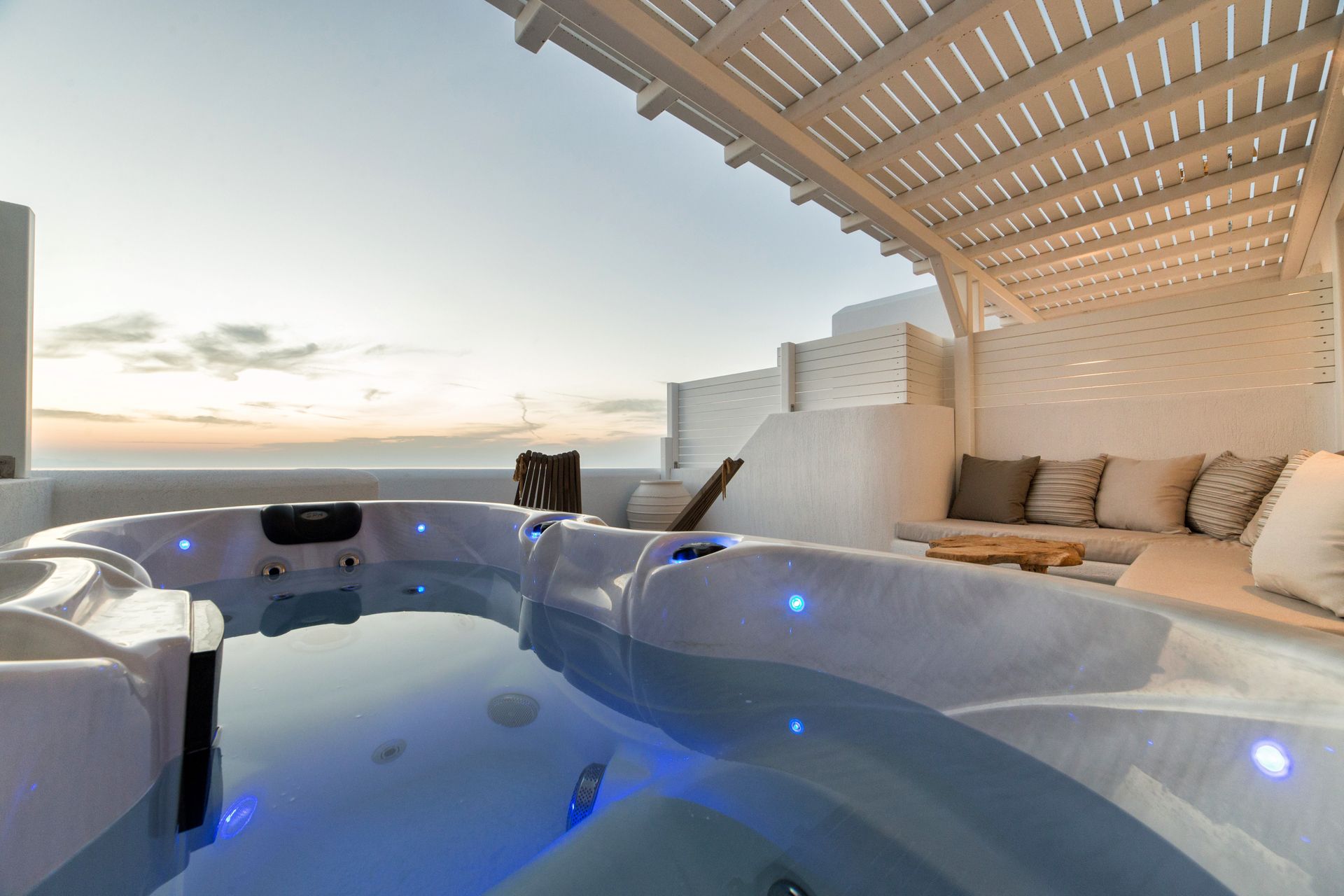 Deluxe Suite with Sea View and Outdoor Jacuzzi